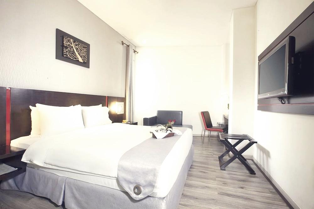 Oak Tree Urban Hotel Jakarta Buitenkant foto